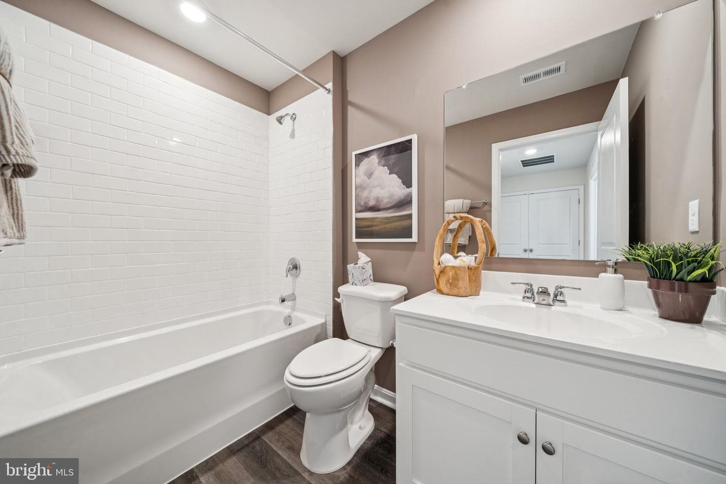 233 Camden Drive photo 30
