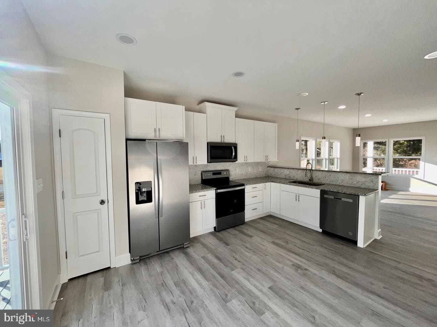 333 Azure Drive photo 4
