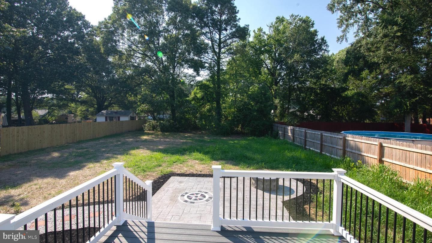 135 Locust Avenue photo 105