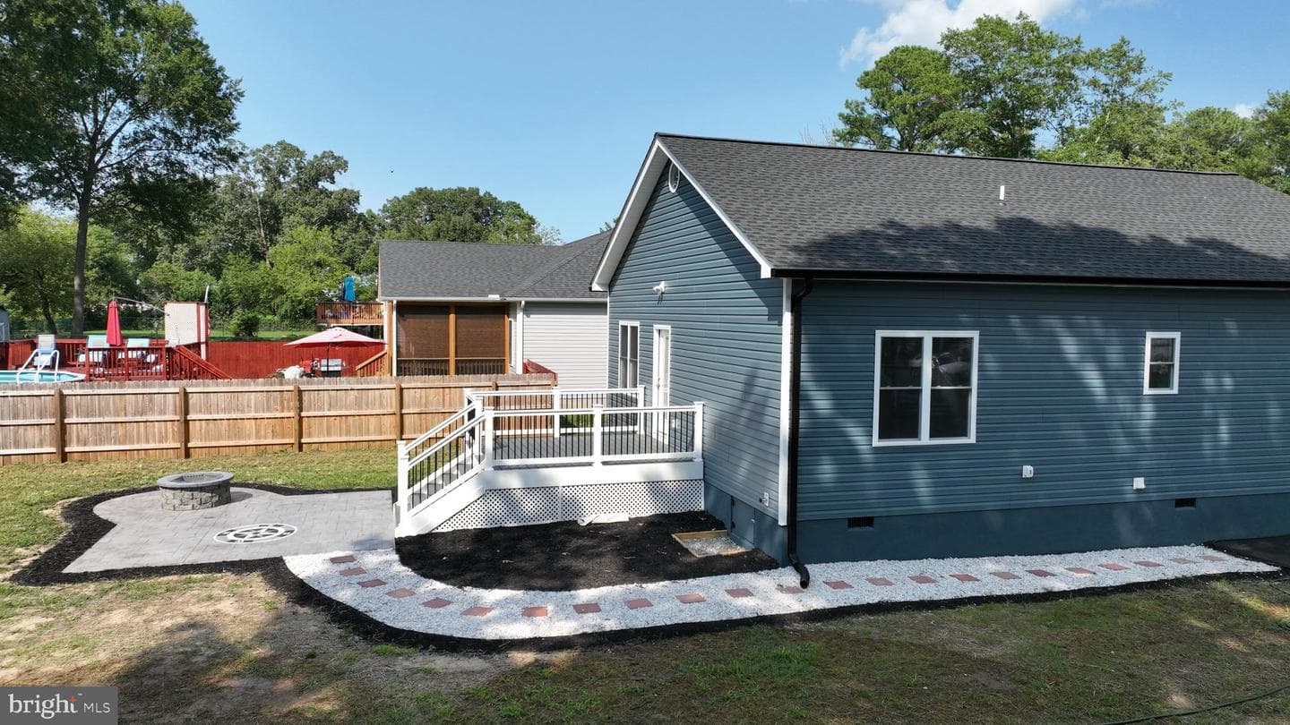 135 Locust Avenue photo 121