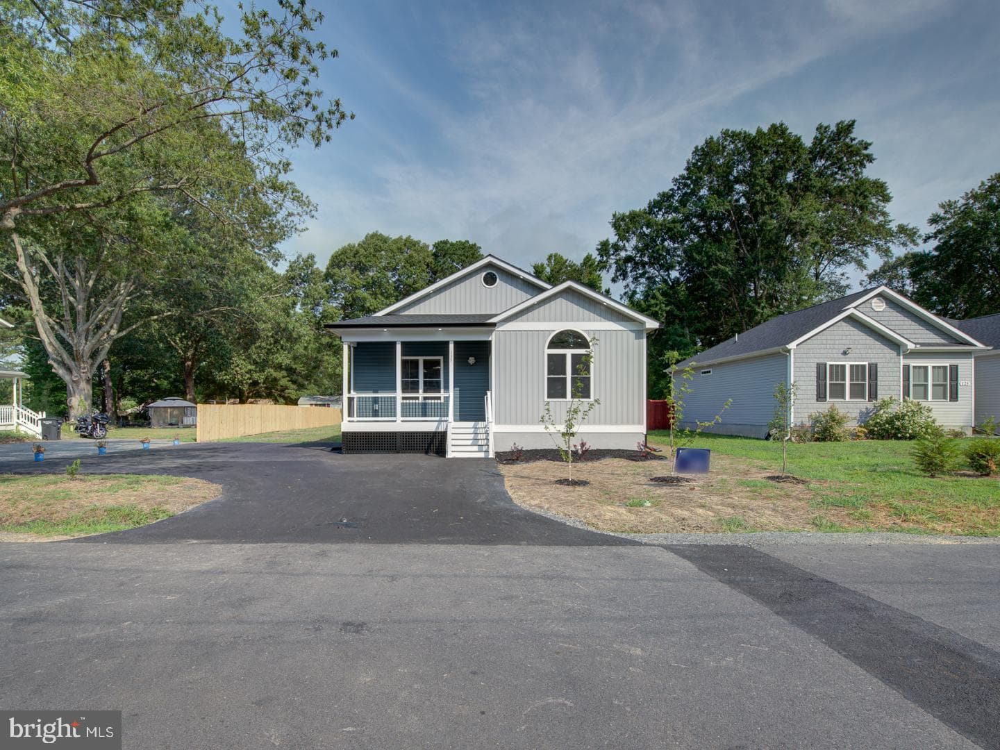 135 Locust Avenue photo 2