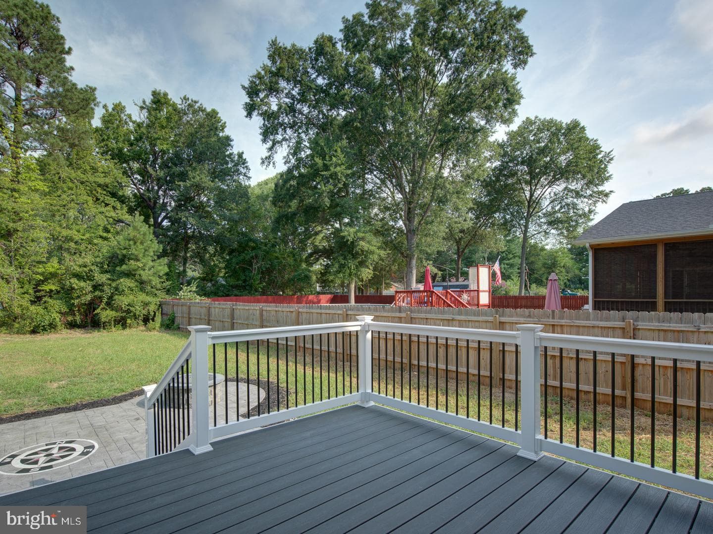 135 Locust Avenue photo 81