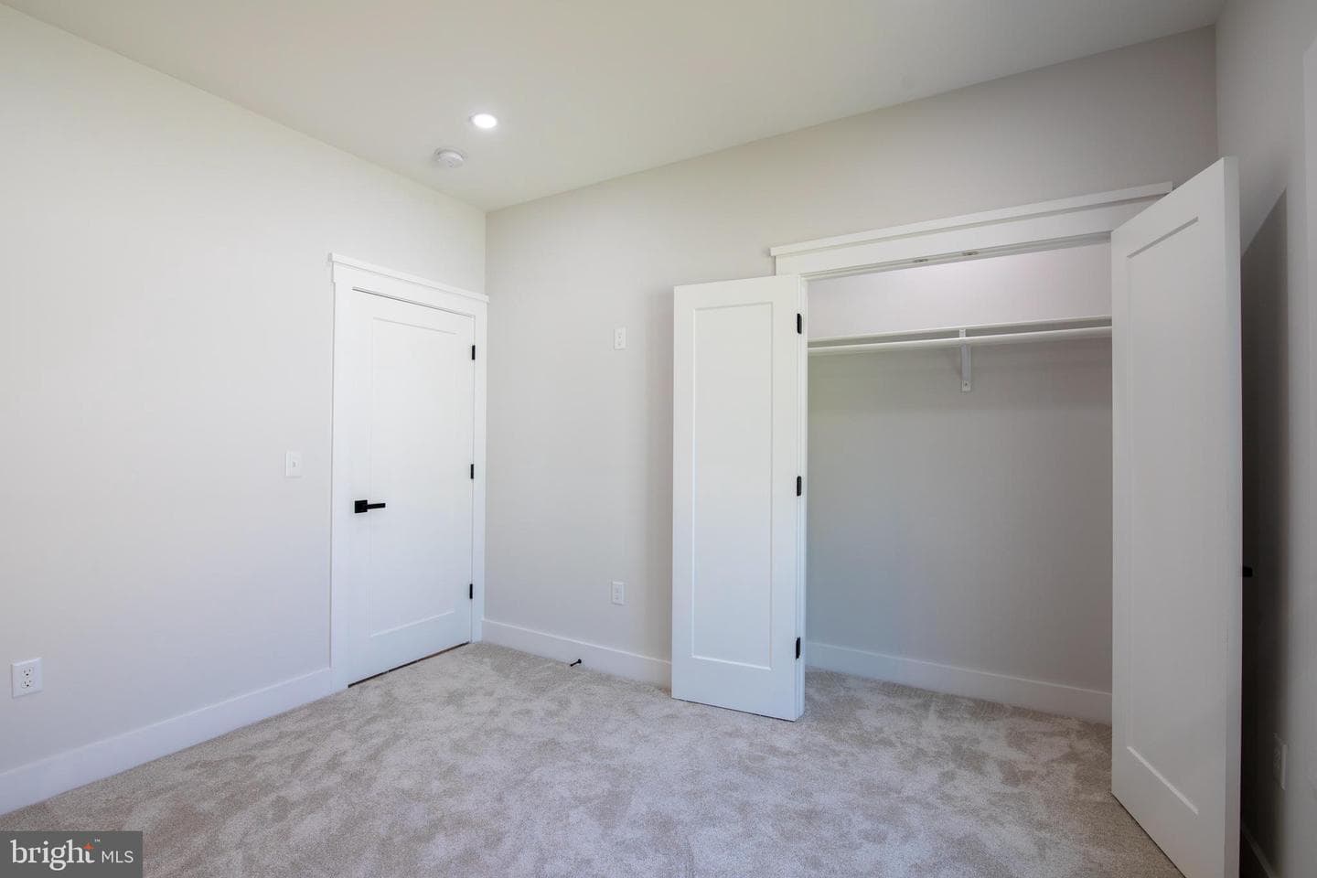 135 Locust Avenue photo 88