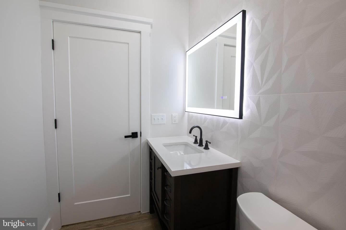 135 Locust Avenue photo 97
