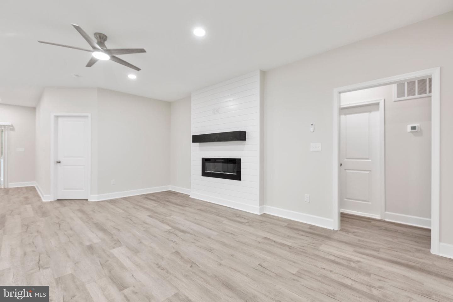 450 Lakeview Drive photo 11