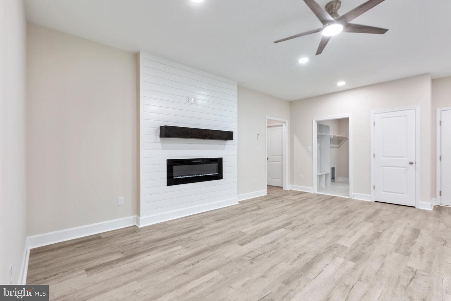 450 Lakeview Drive photo 14