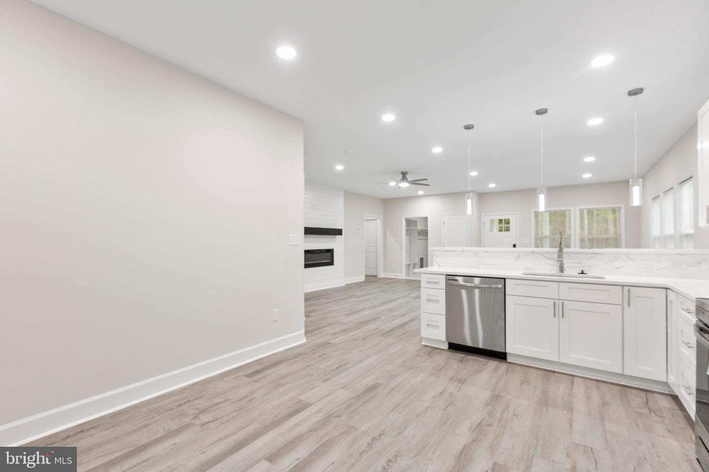 450 Lakeview Drive photo 17