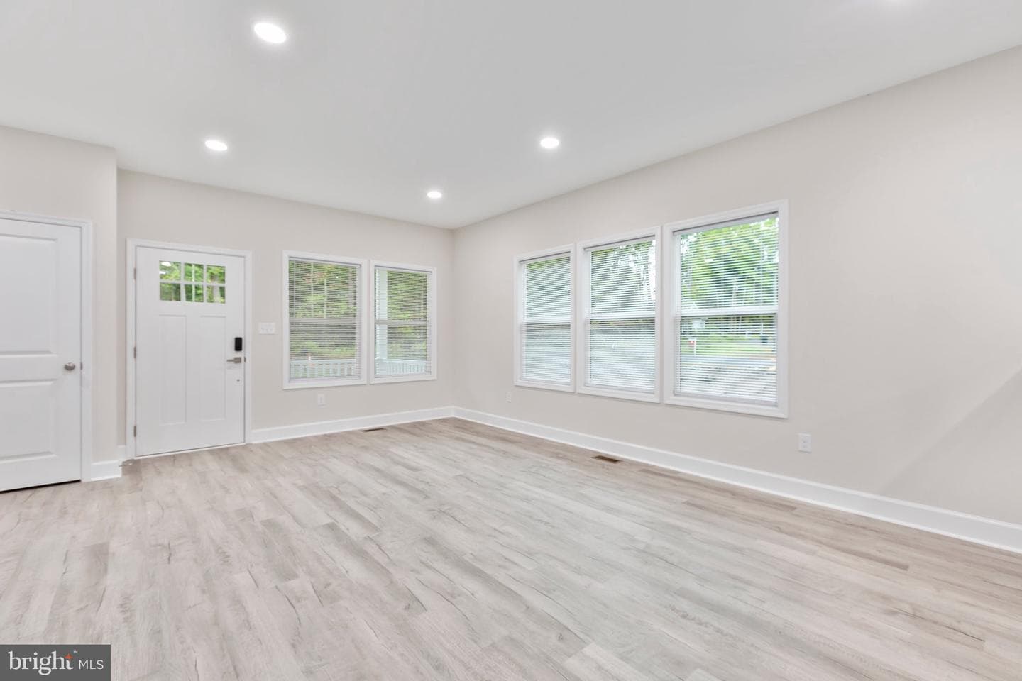 450 Lakeview Drive photo 4