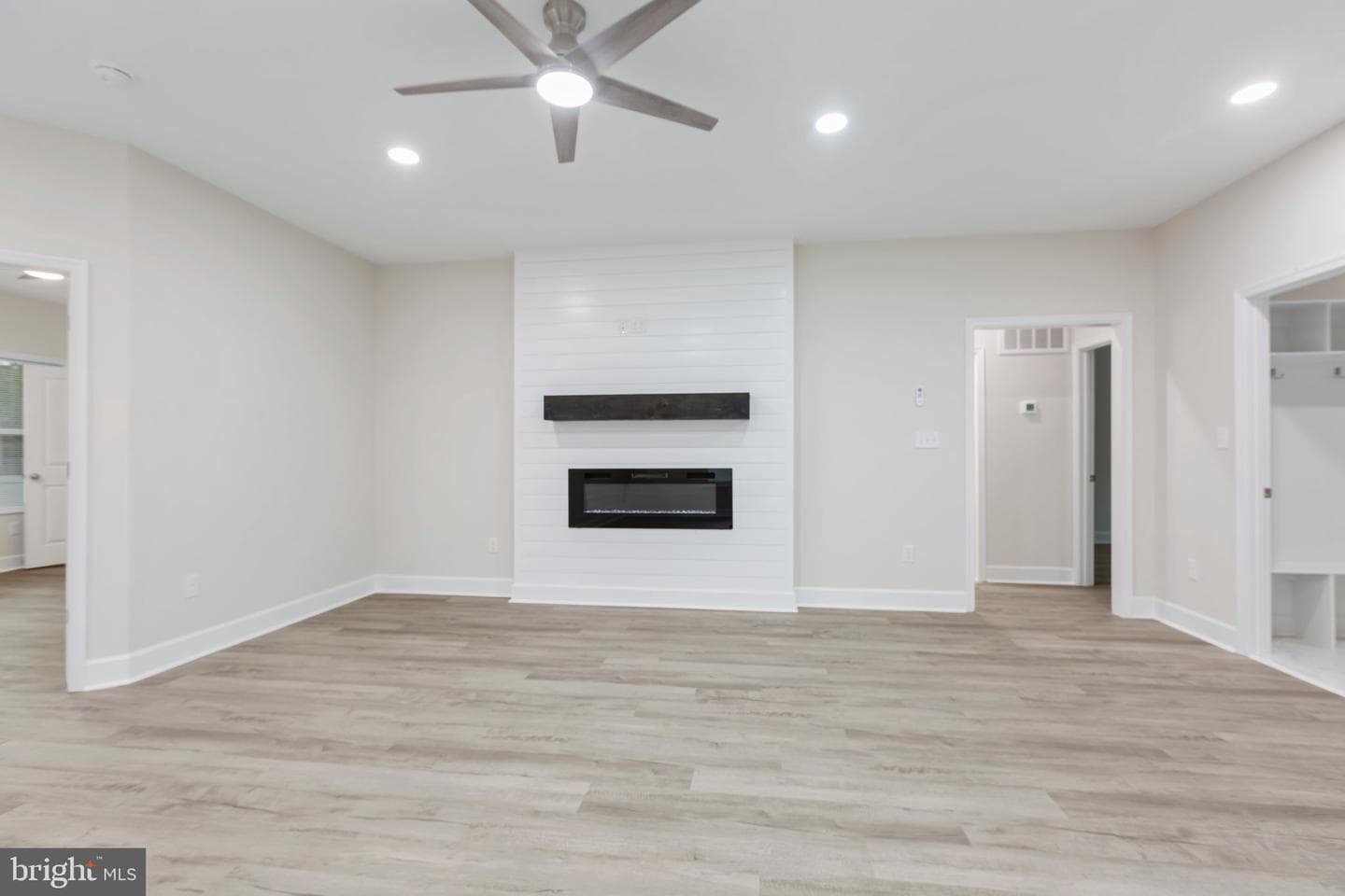 450 Lakeview Drive photo 9