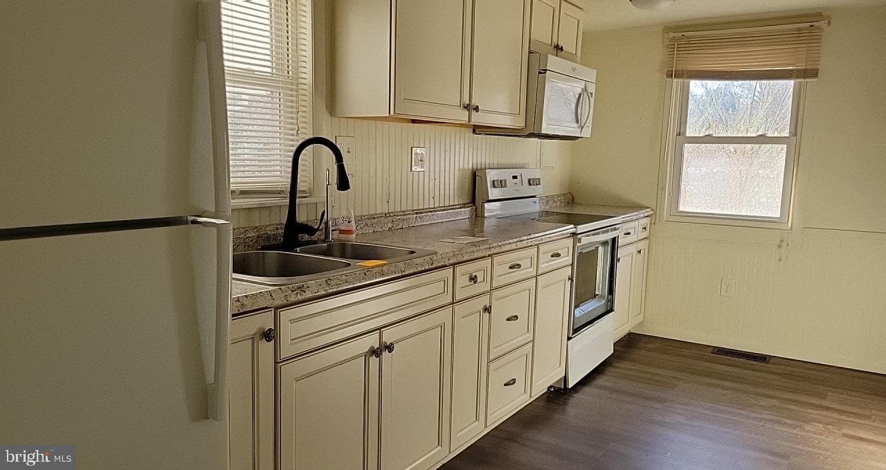 583 Holly Way photo 8