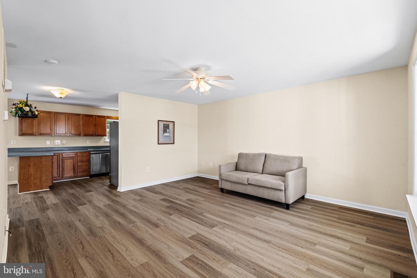 198 Federalist Way photo 3