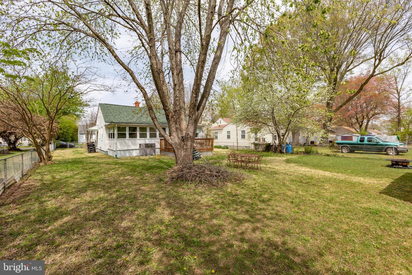 216 Locust Avenue photo 30