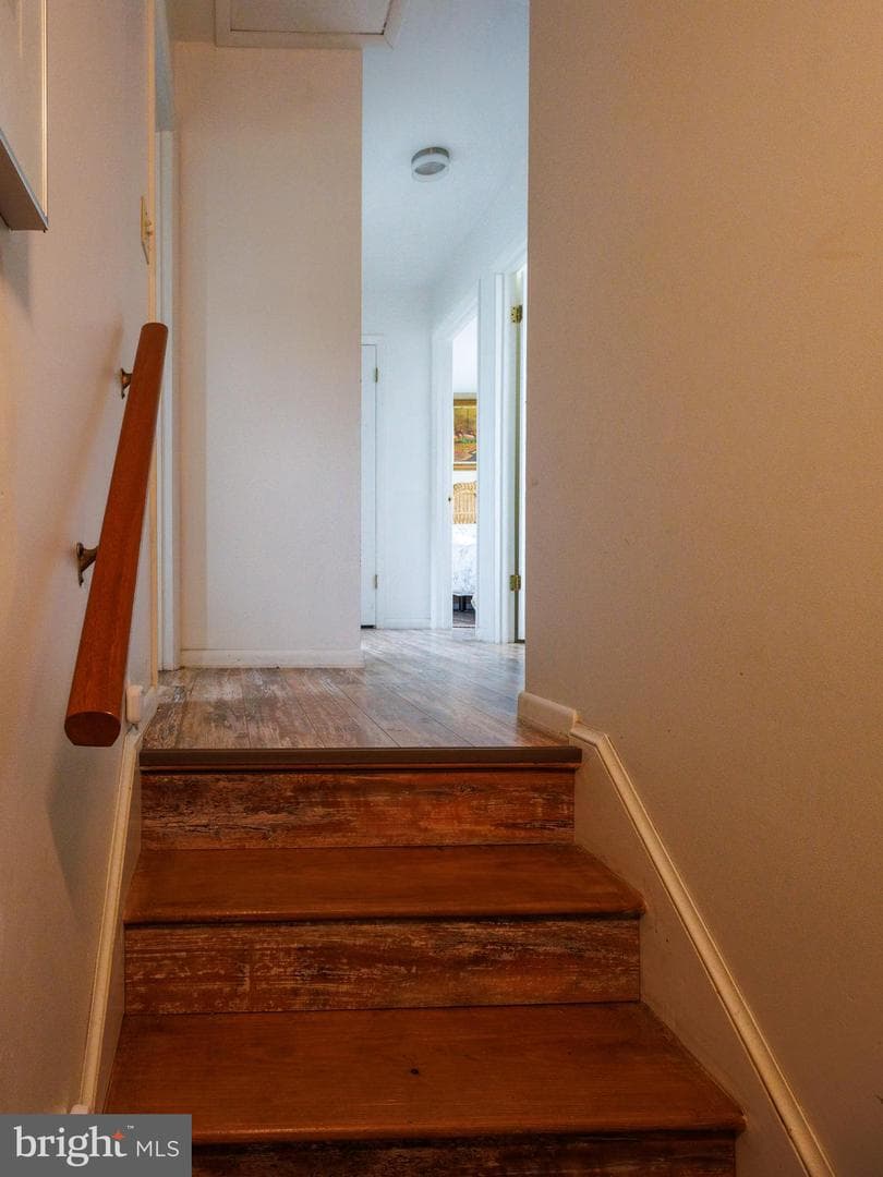 1519 Irving Avenue photo 29