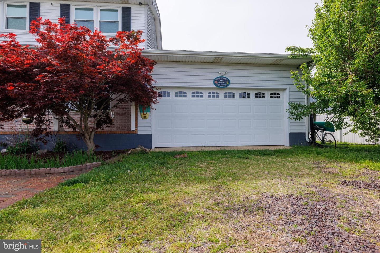 1519 Irving Avenue photo 3