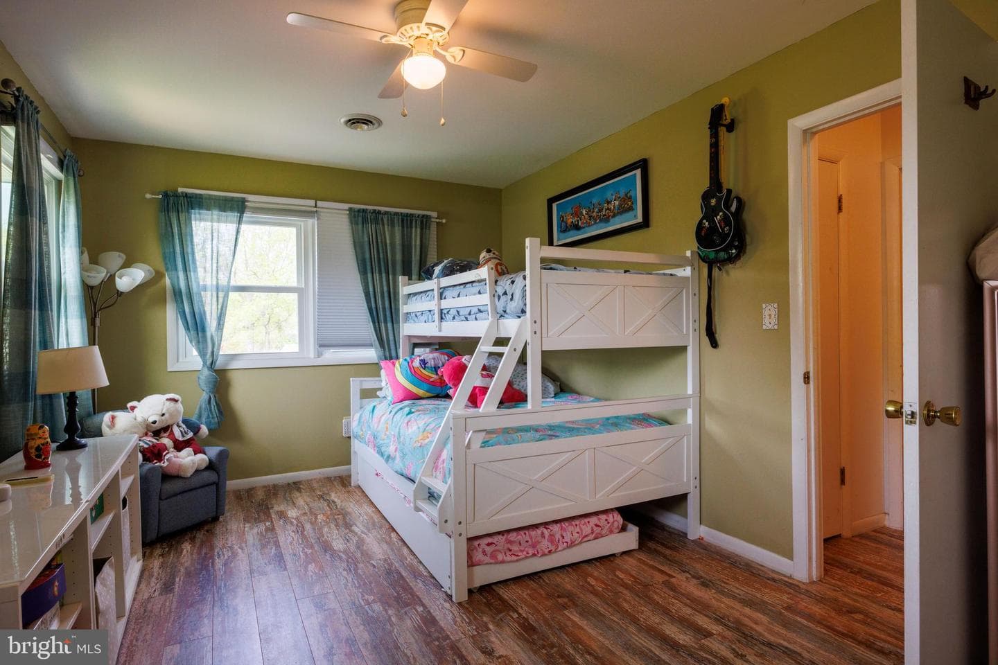 1519 Irving Avenue photo 39