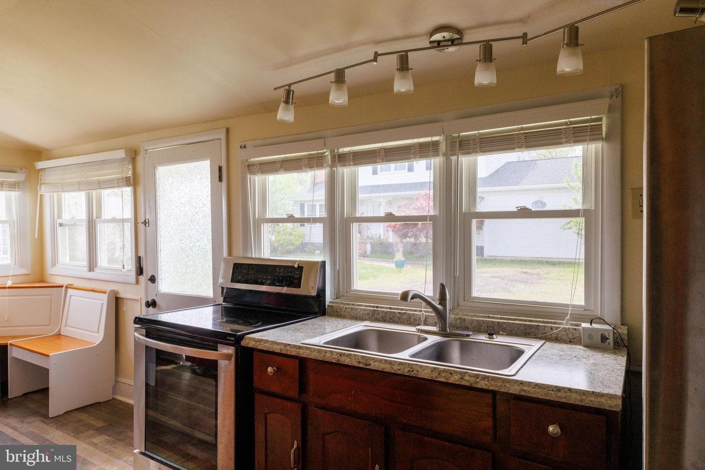 1519 Irving Avenue photo 48