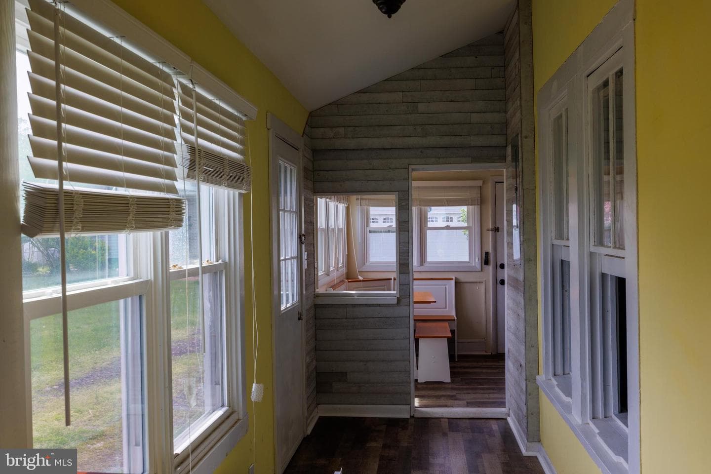 1519 Irving Avenue photo 49