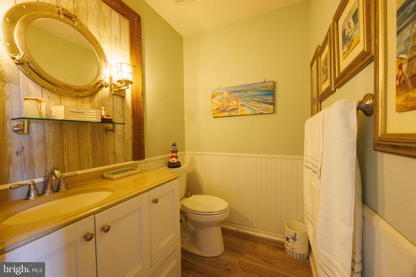1519 Irving Avenue photo 8