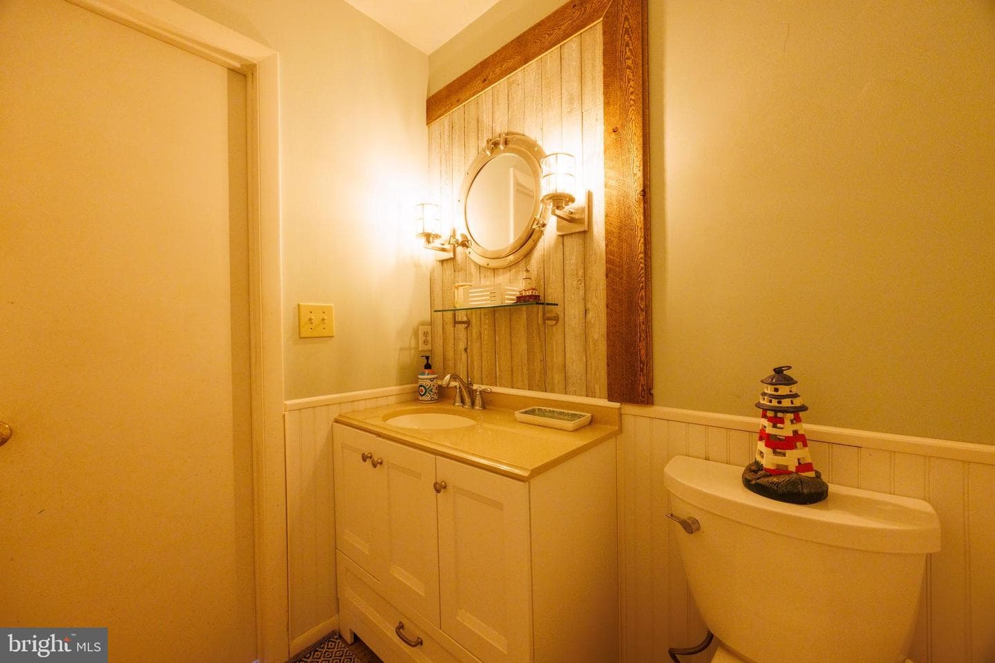 1519 Irving Avenue photo 9