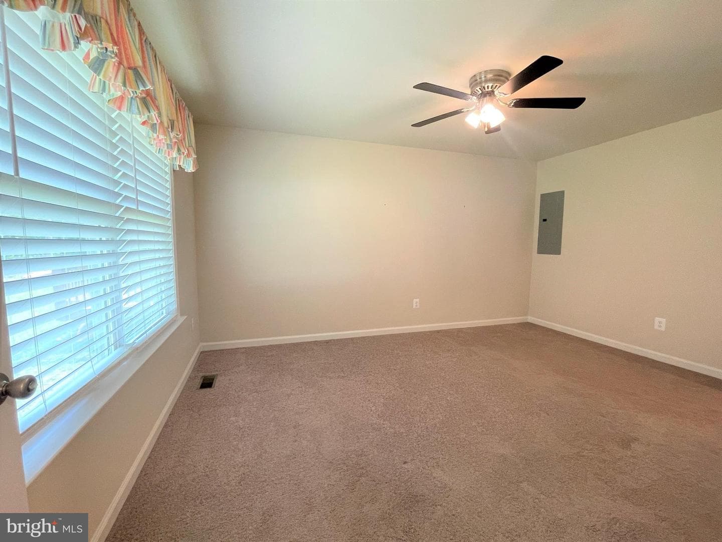 94 Oak Lane photo 15