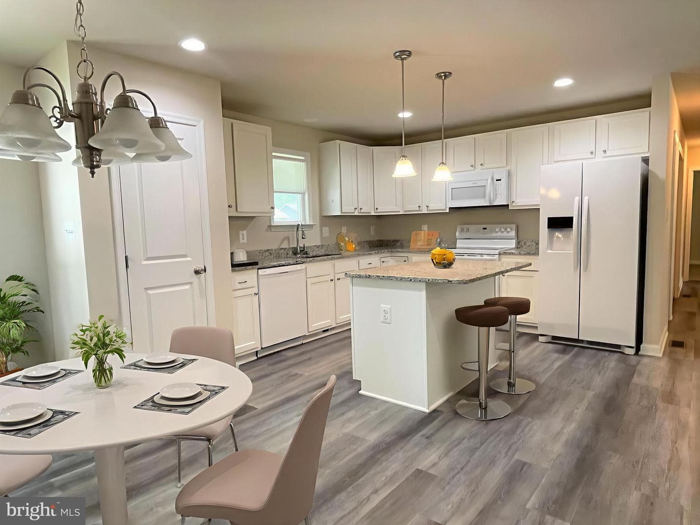 94 Oak Lane photo 4