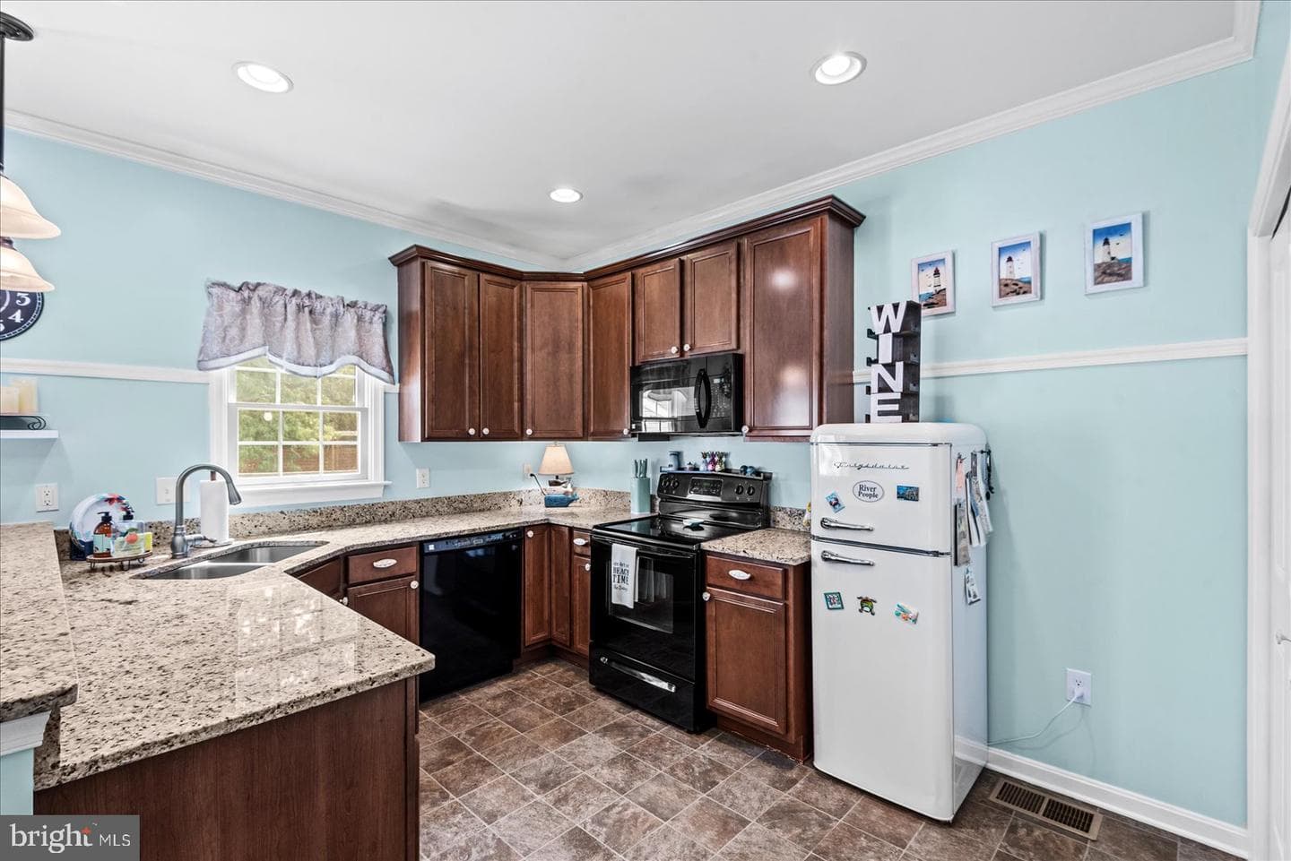 24 Bancroft Ave. photo 14