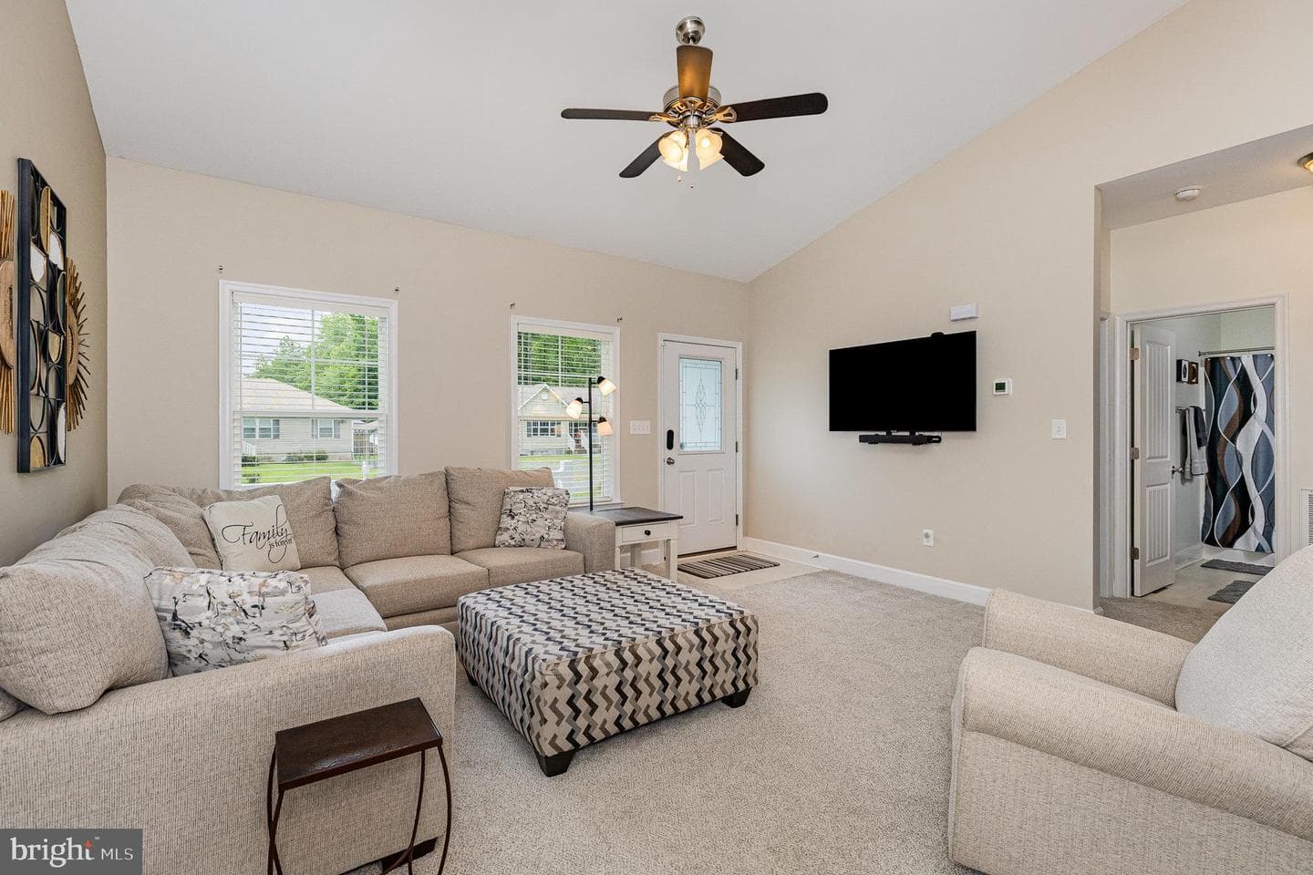 237 Nicholson Drive photo 3