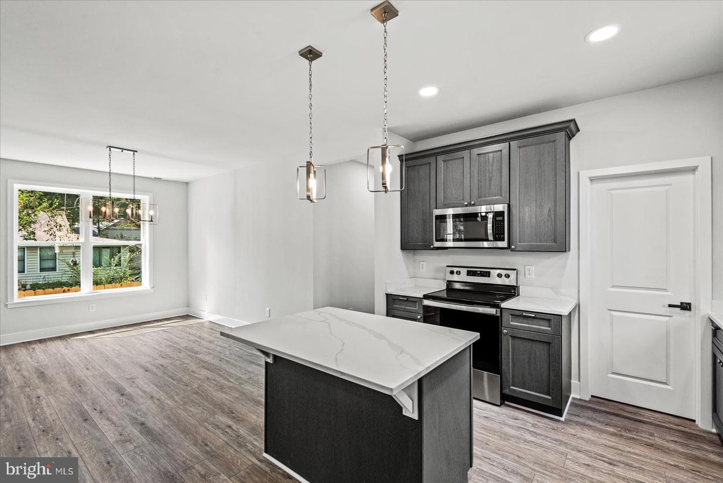 207 Lincoln photo 12