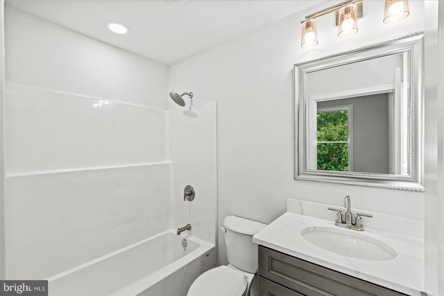207 Lincoln photo 18