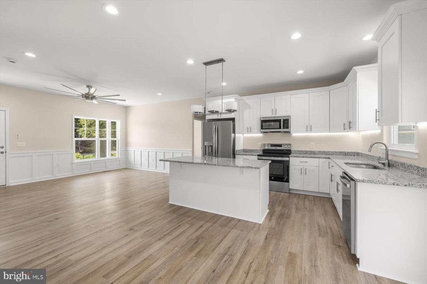 1419 S. Glebe Road photo 2