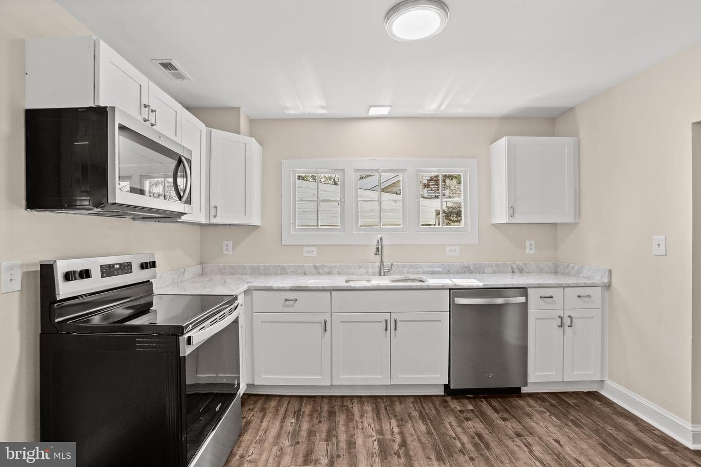 1212 Lossing Avenue photo 12