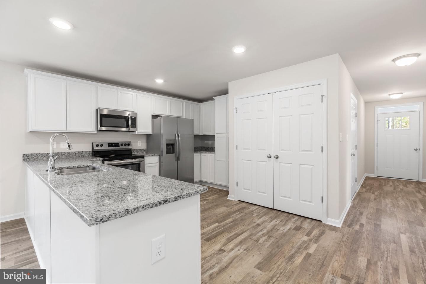 813 Elkin Street photo 23