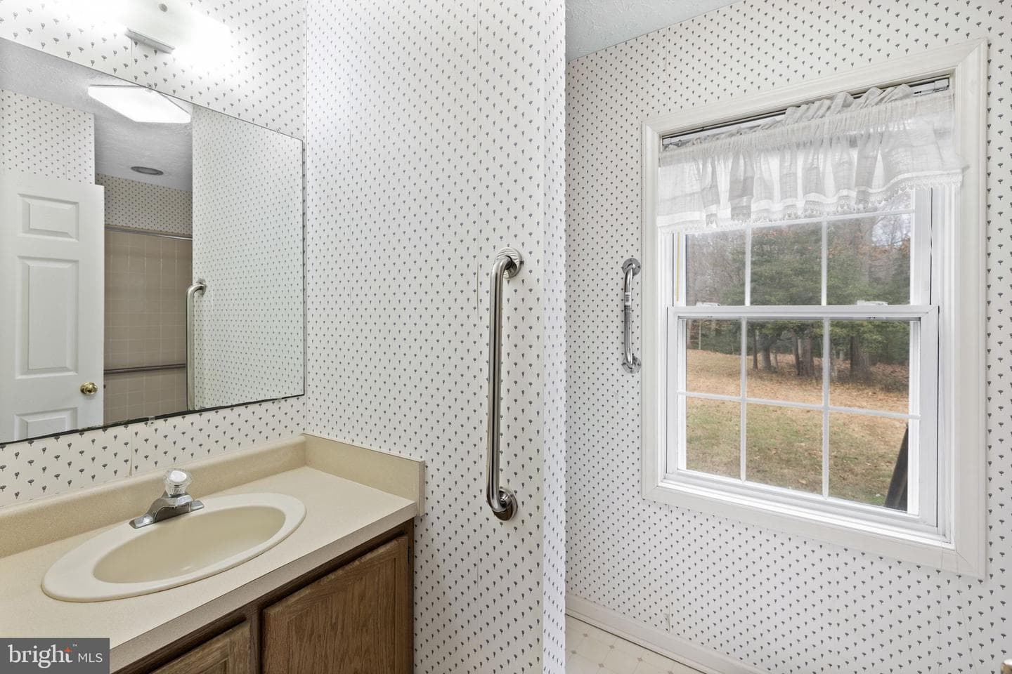 49 Grove Drive photo 21
