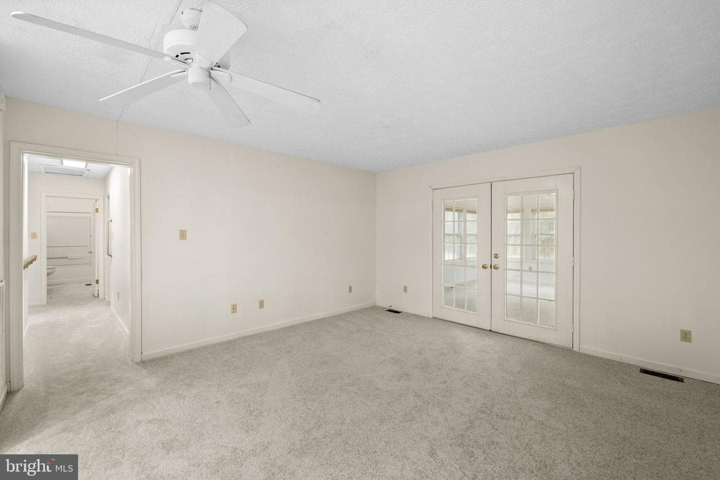 49 Grove Drive photo 3