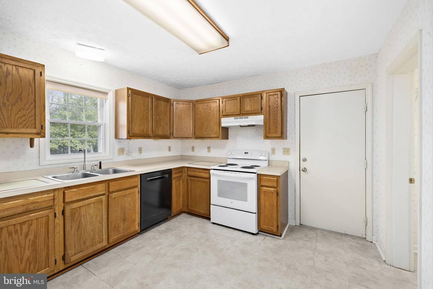 49 Grove Drive photo 9