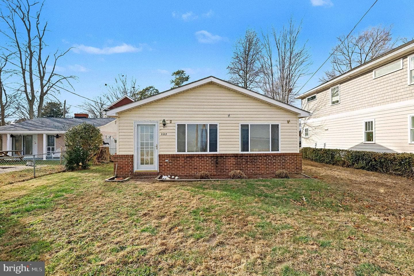 1117 Irving Avenue photo 2