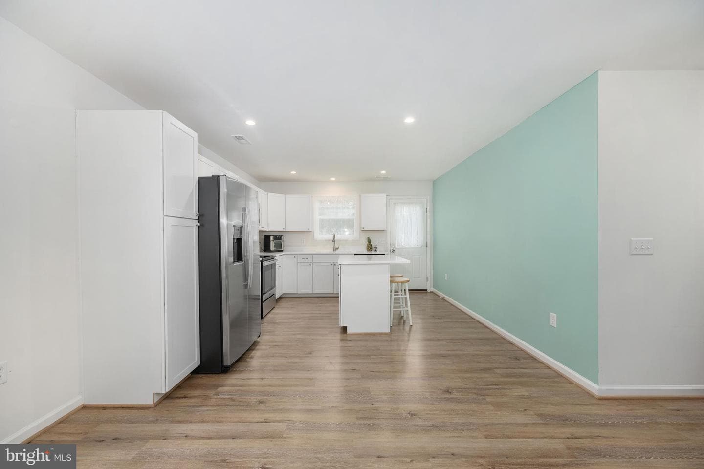 218 Shorewood Drive photo 3