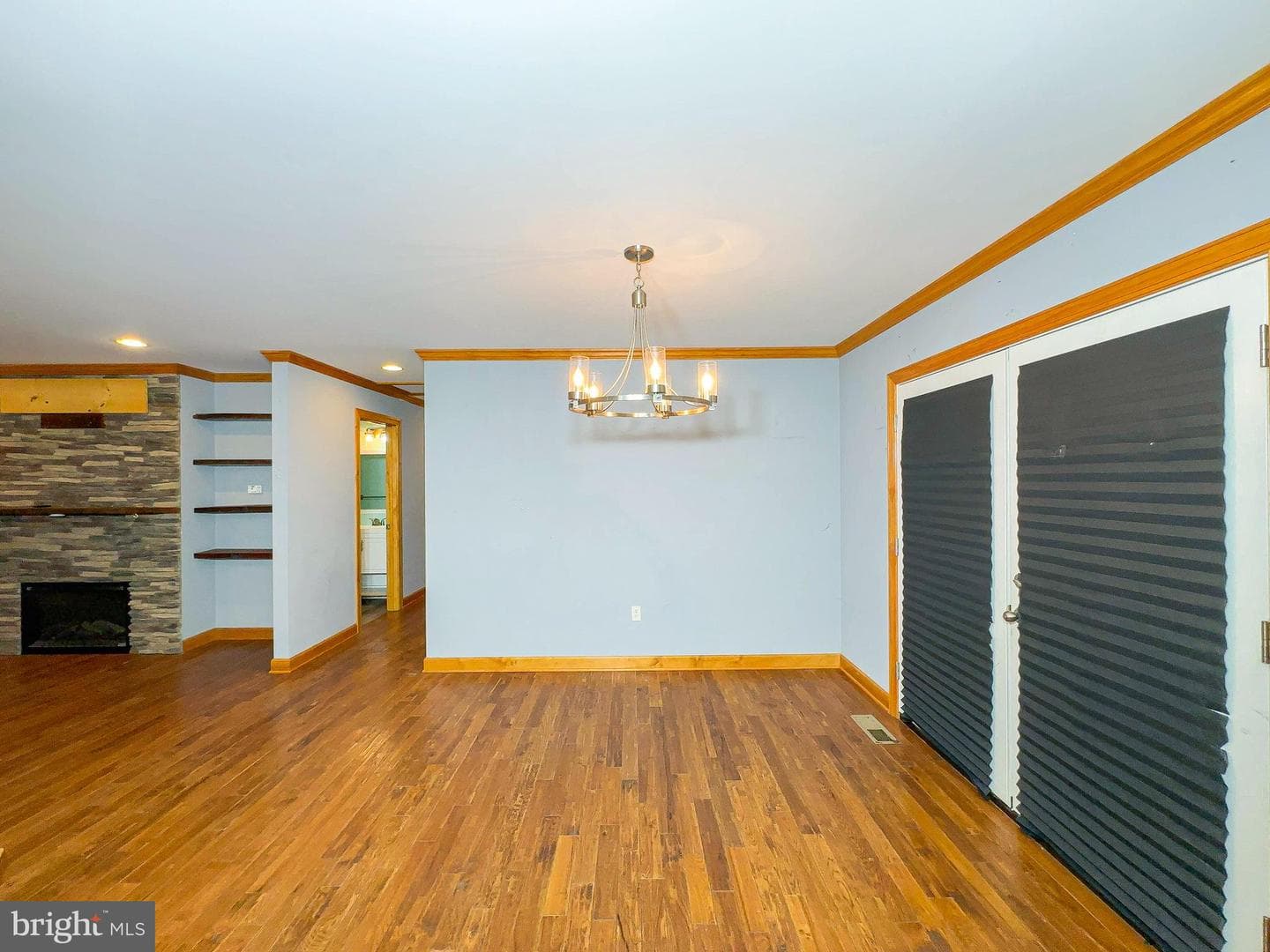 307 Beacon Court photo 10
