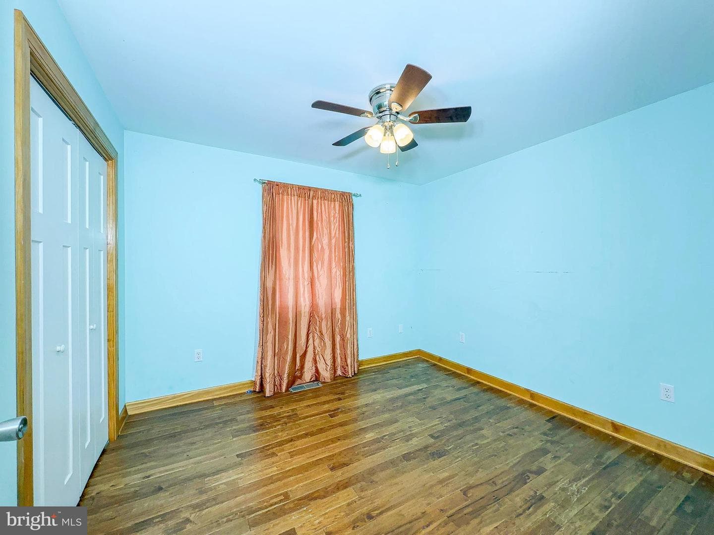 307 Beacon Court photo 12
