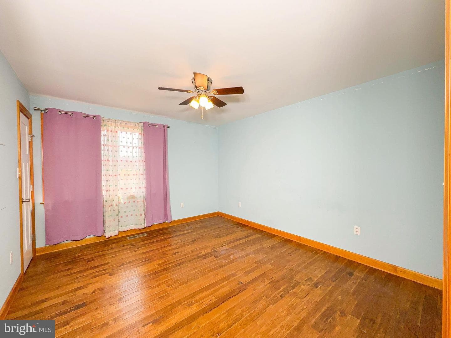 307 Beacon Court photo 13