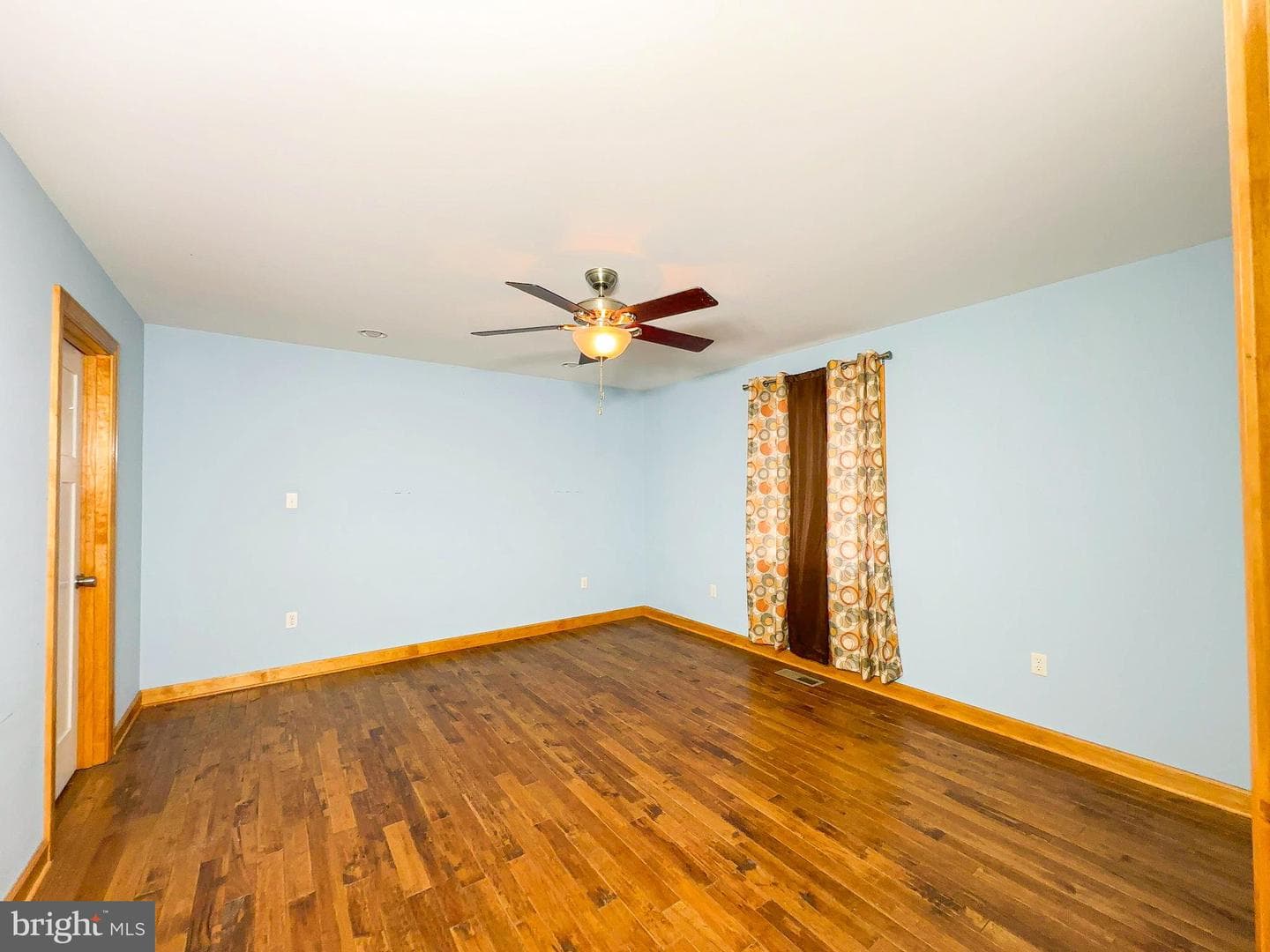 307 Beacon Court photo 14