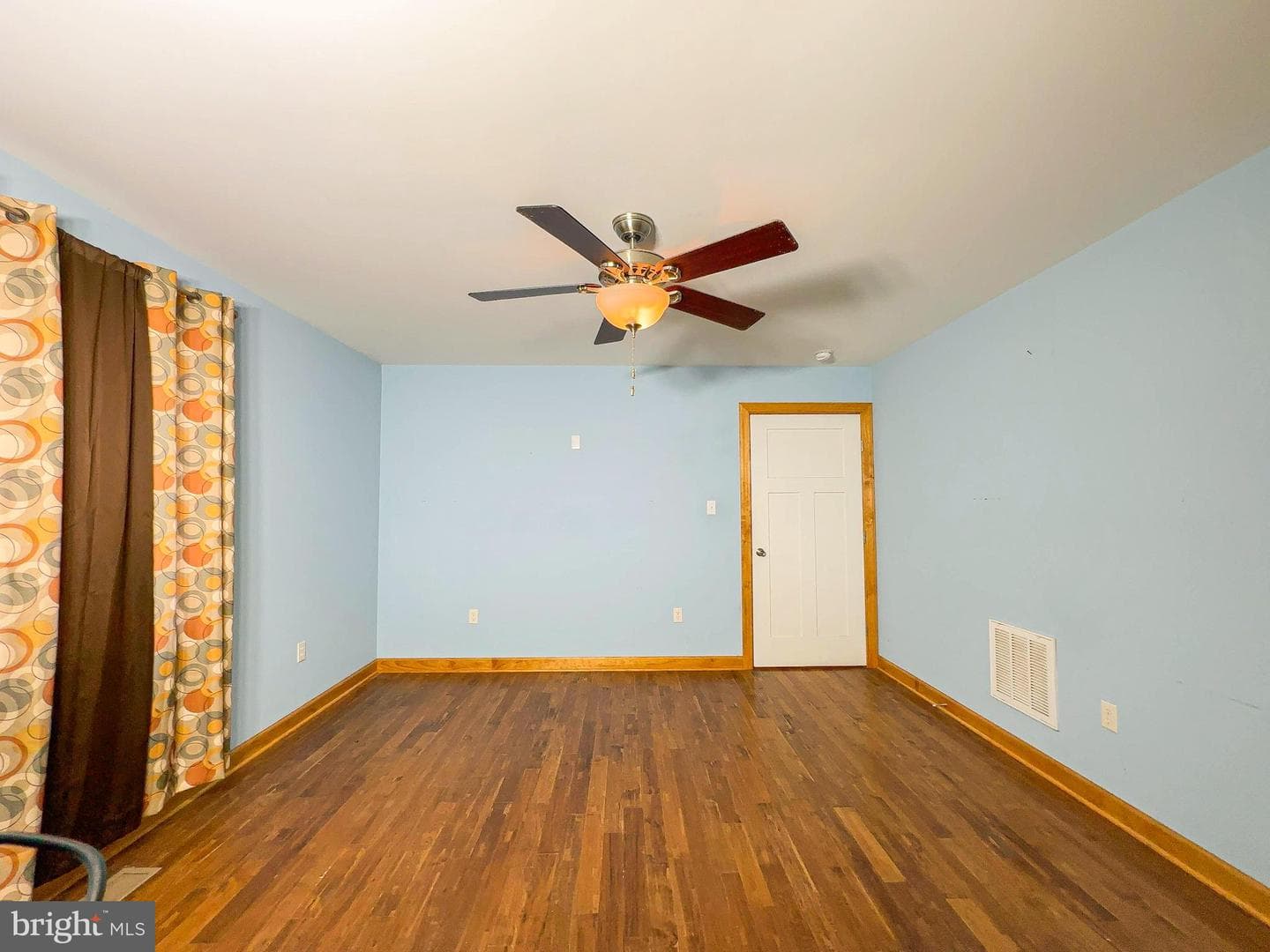 307 Beacon Court photo 15