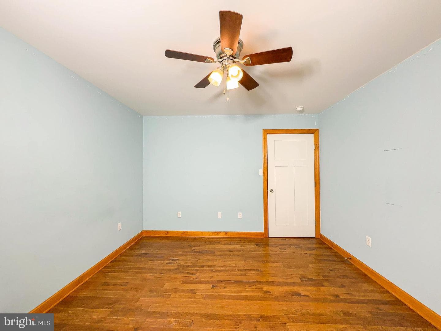307 Beacon Court photo 16