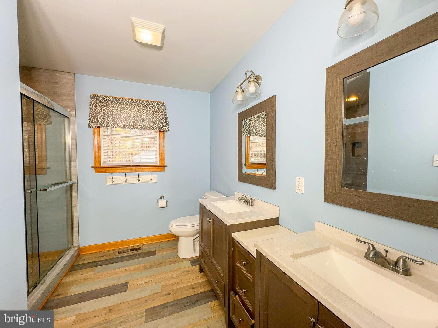 307 Beacon Court photo 19