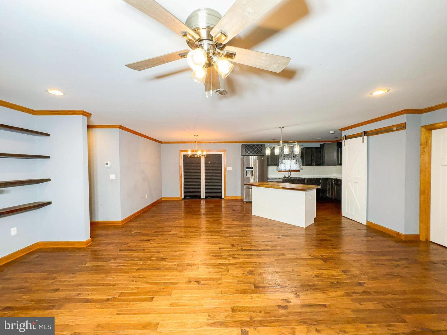 307 Beacon Court photo 3