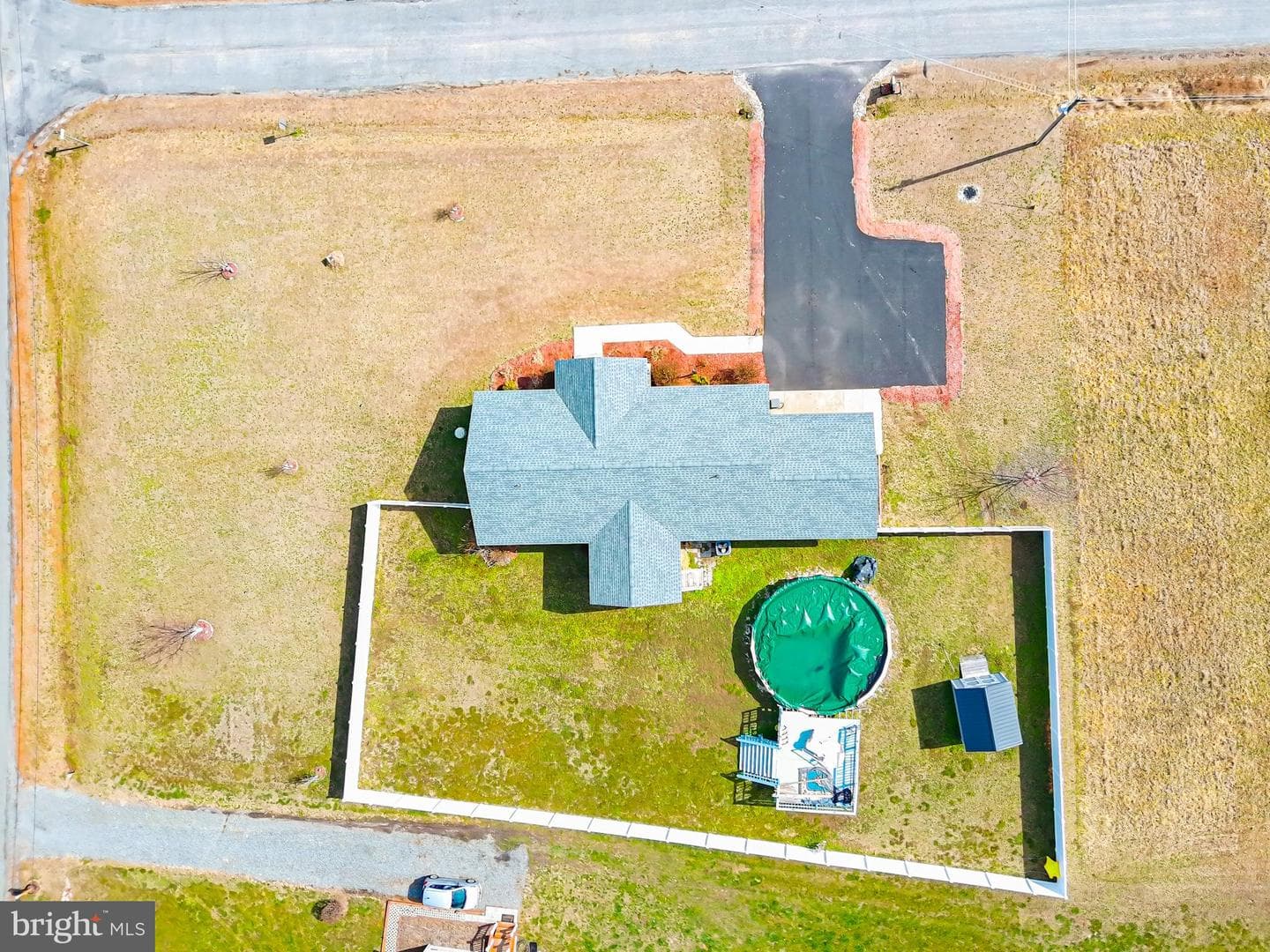 307 Beacon Court photo 32