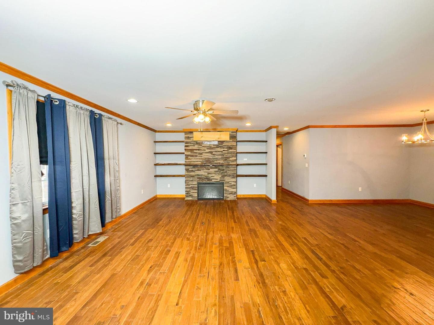 307 Beacon Court photo 4