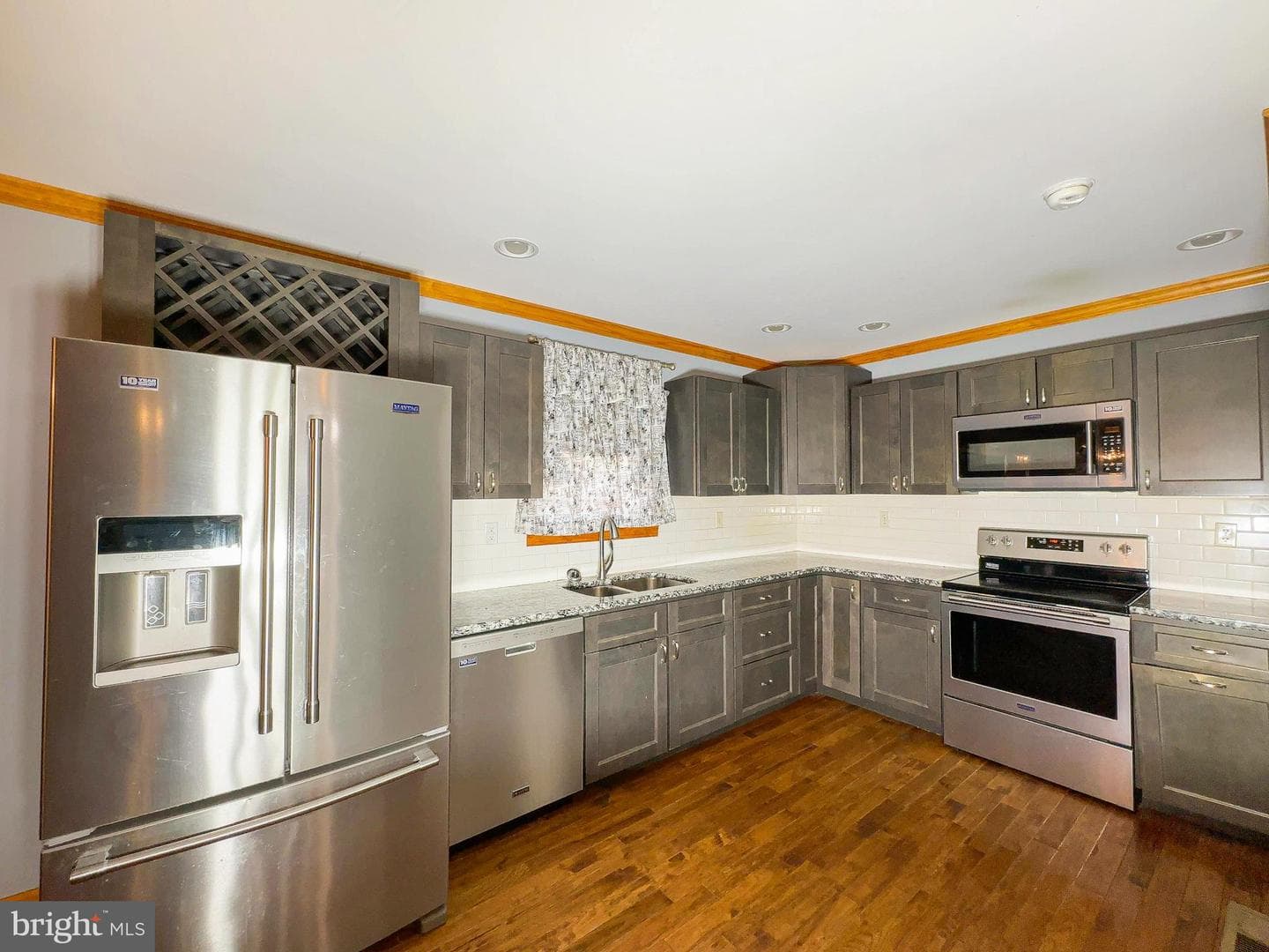 307 Beacon Court photo 7