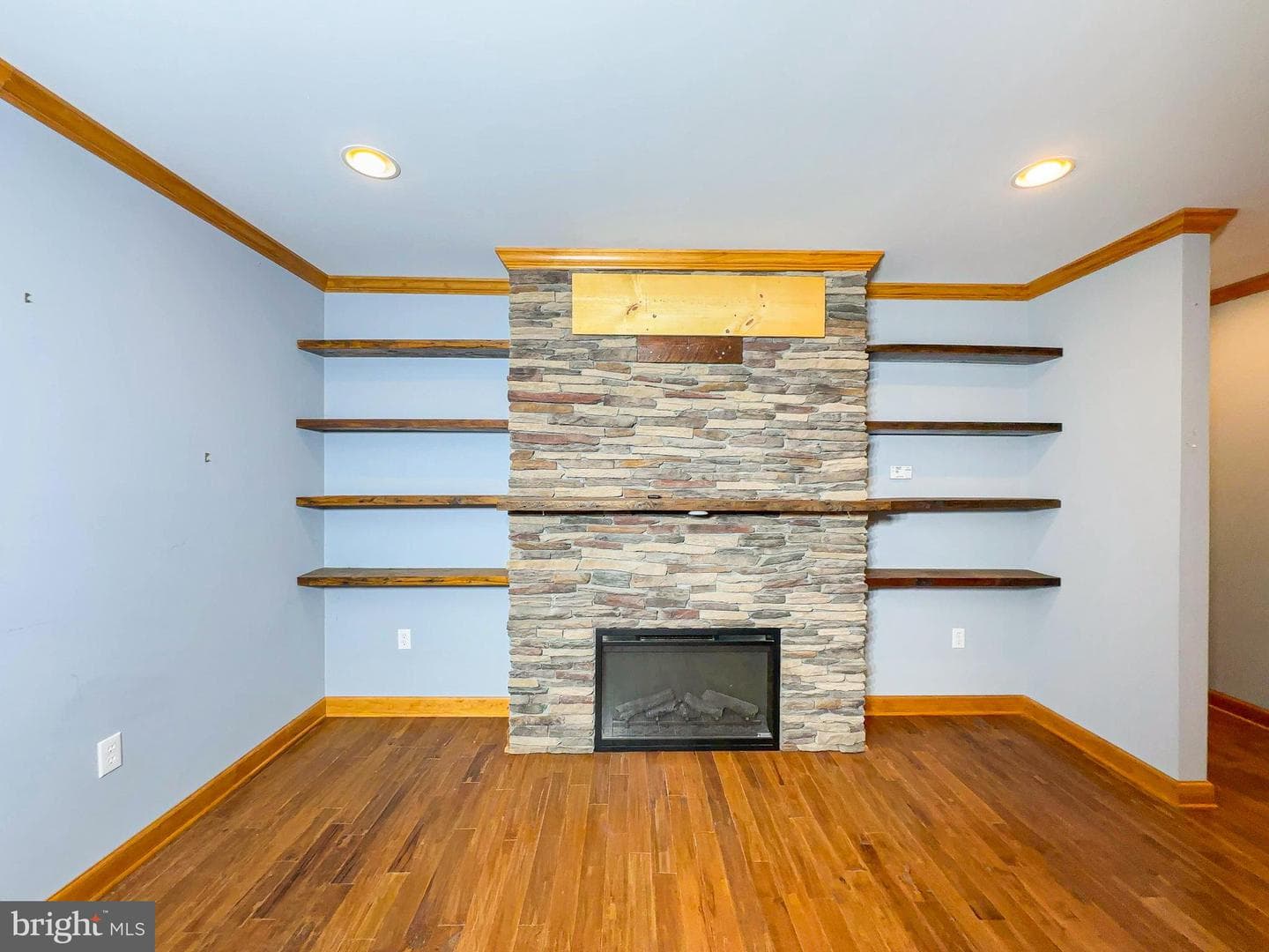 307 Beacon Court photo 9