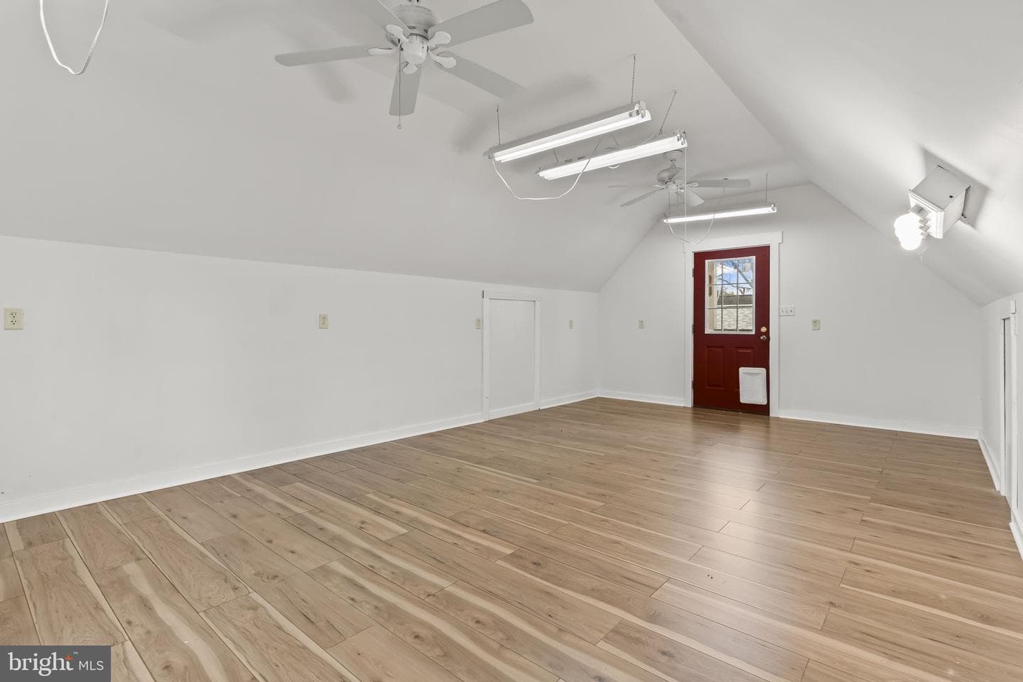 916 Bryant Avenue photo 32